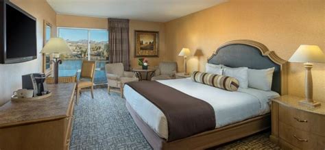 Laughlin rooms cheap  12 suites in hotel